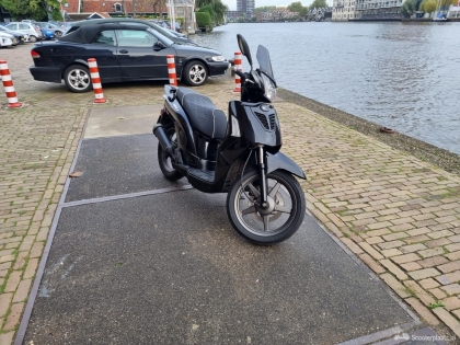 Kymco People S zwart